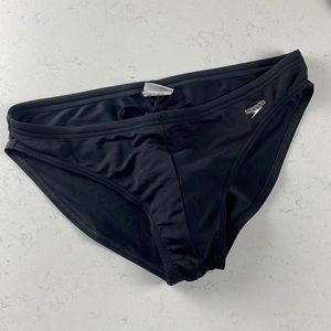 Speedo: Men’s size 38. Black